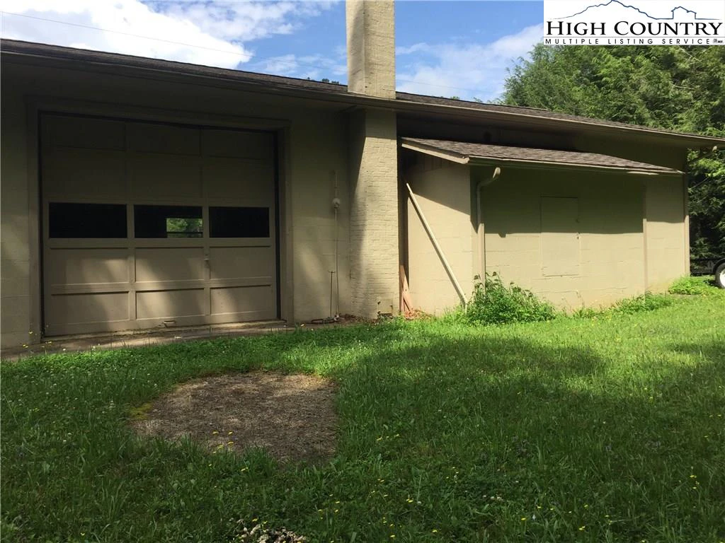 Image number 4 for the current listing