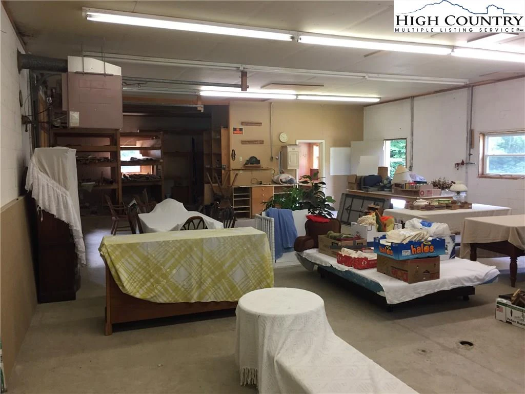 Image number 7 for the current listing