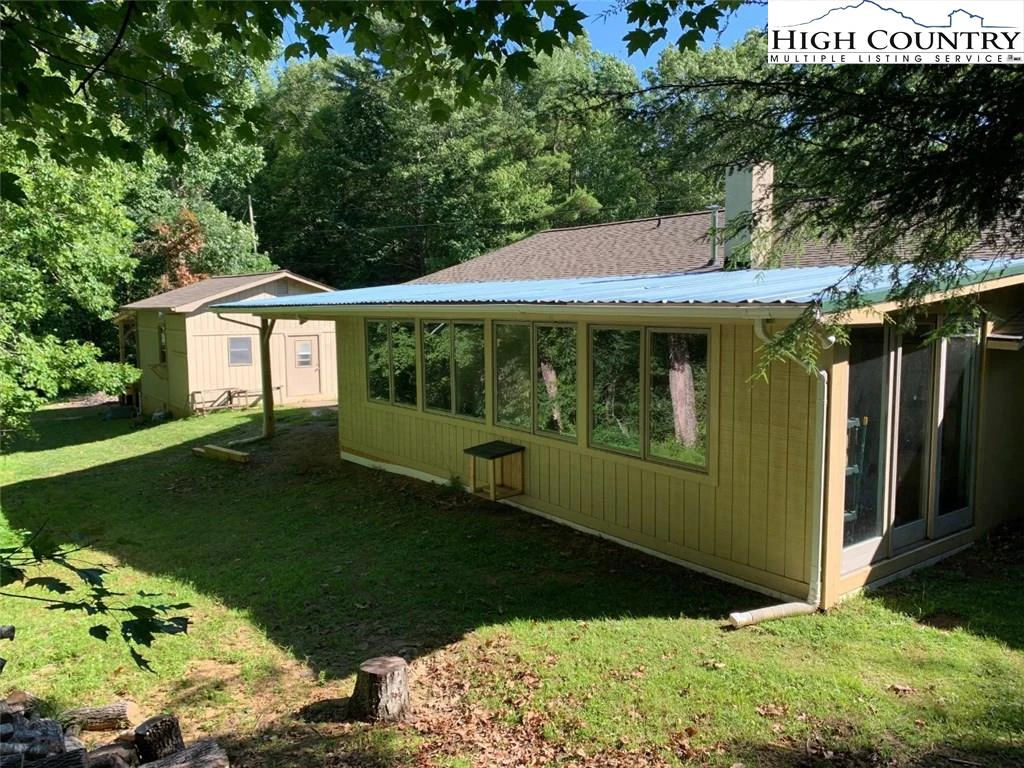Image number 1 for the current listing