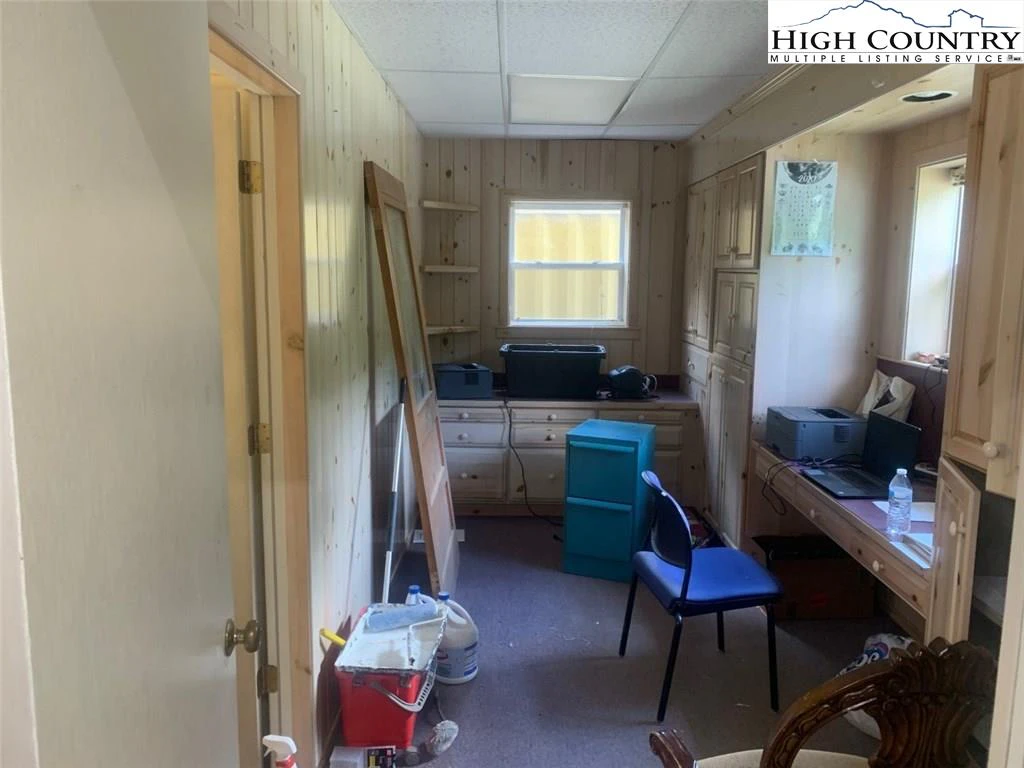Image number 11 for the current listing