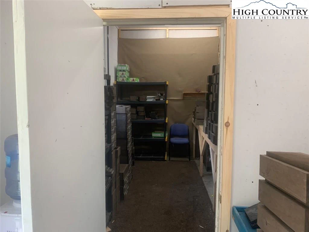 Image number 12 for the current listing