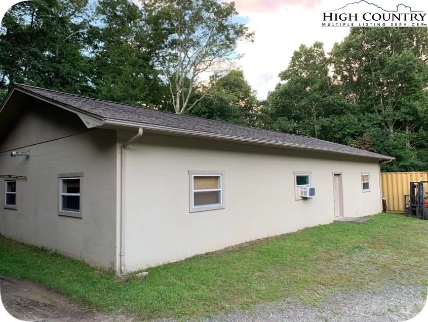 Image number 4 for the current listing