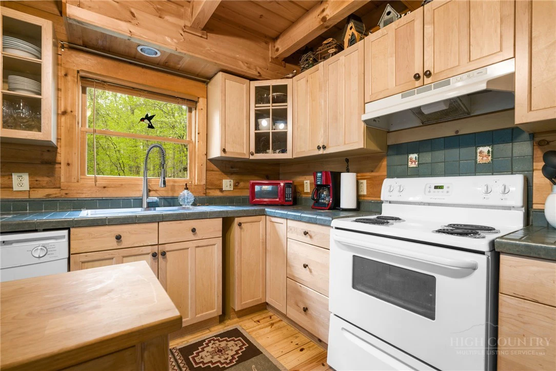 Image number 9 for the current listing