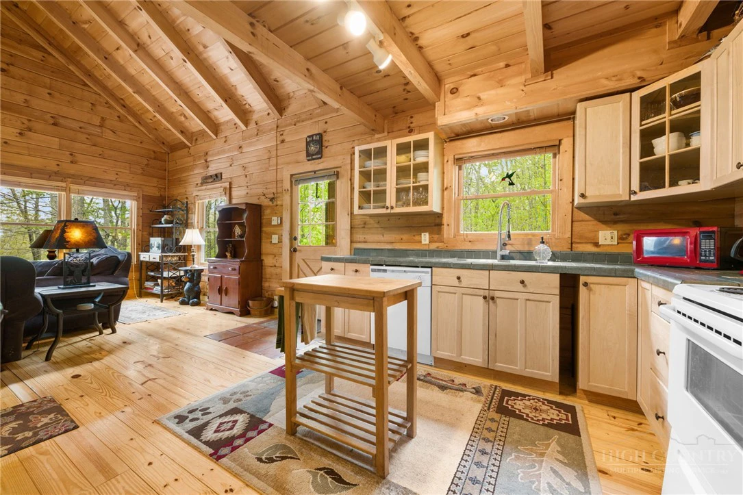 Image number 10 for the current listing