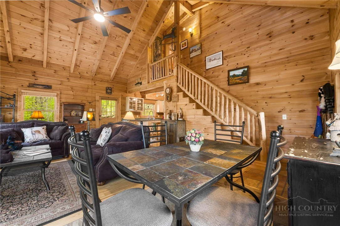 Image number 19 for the current listing