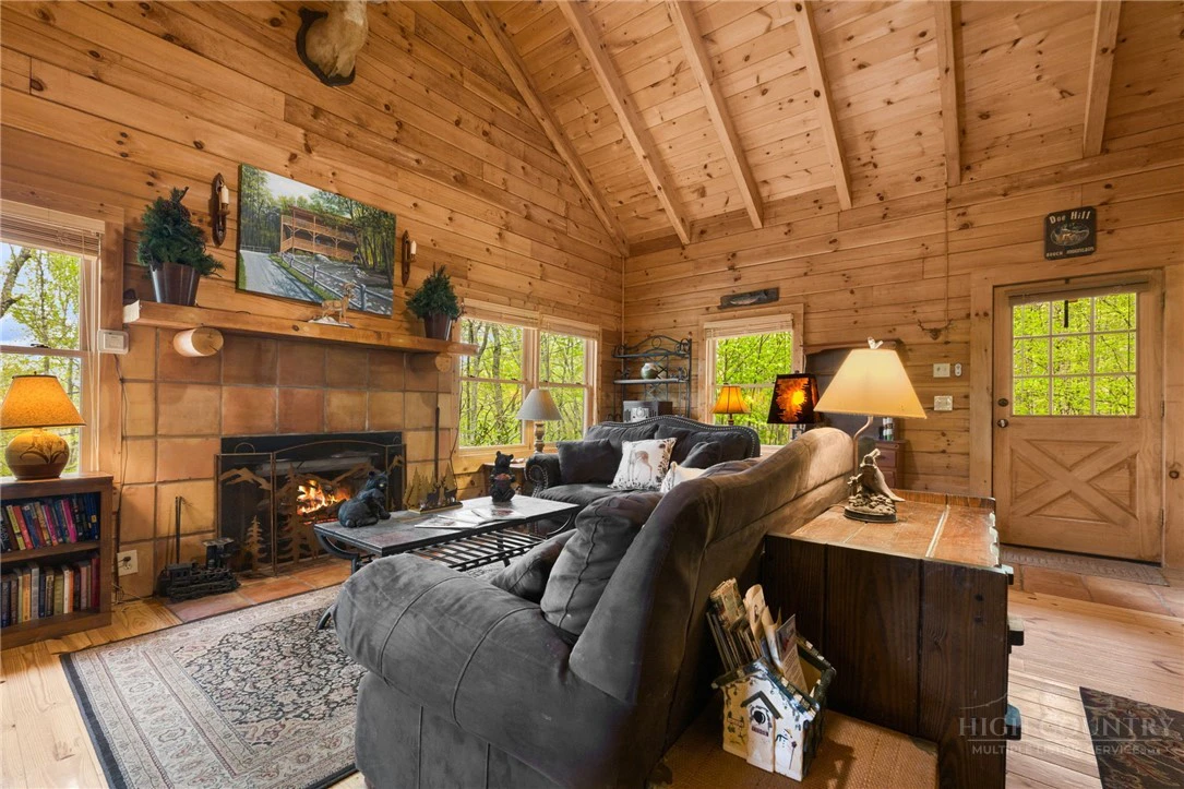 Image number 12 for the current listing