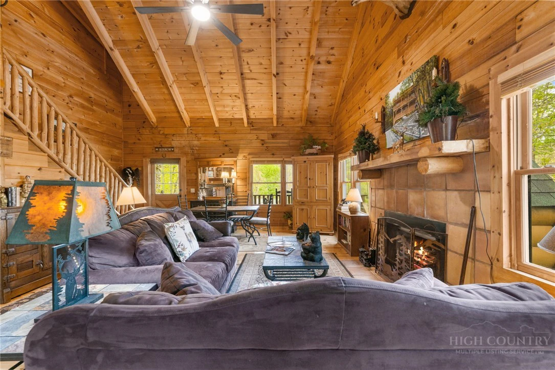Image number 13 for the current listing