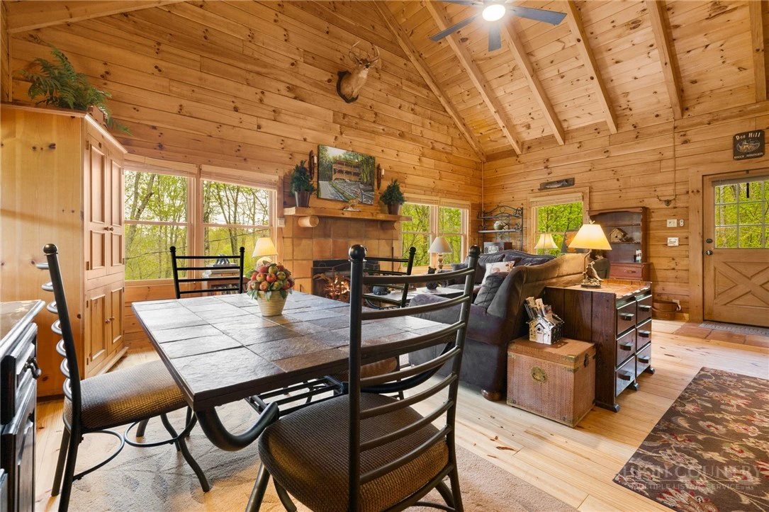 Image number 14 for the current listing