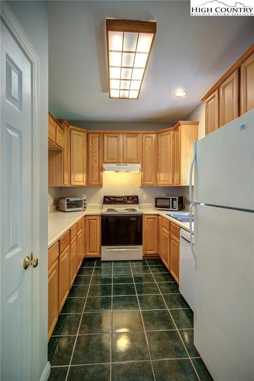 Image number 20 for the current listing