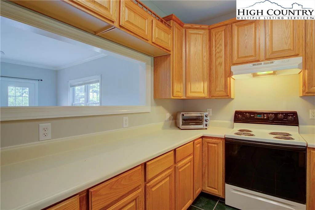 Image number 19 for the current listing