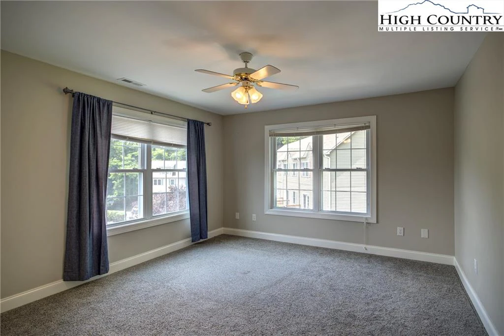 Image number 2 for the current listing