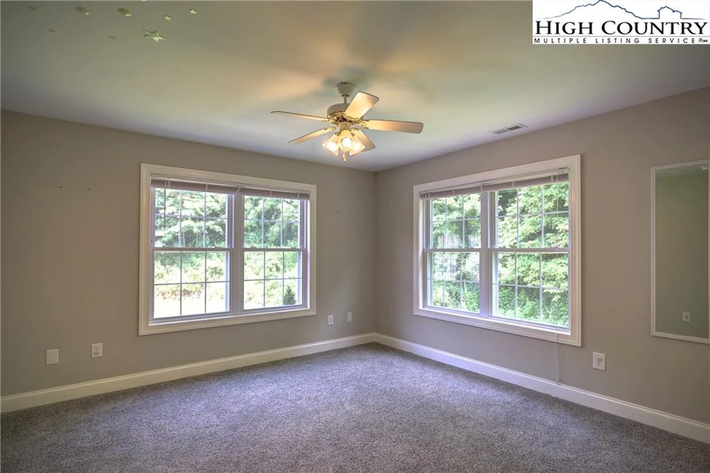 Image number 14 for the current listing