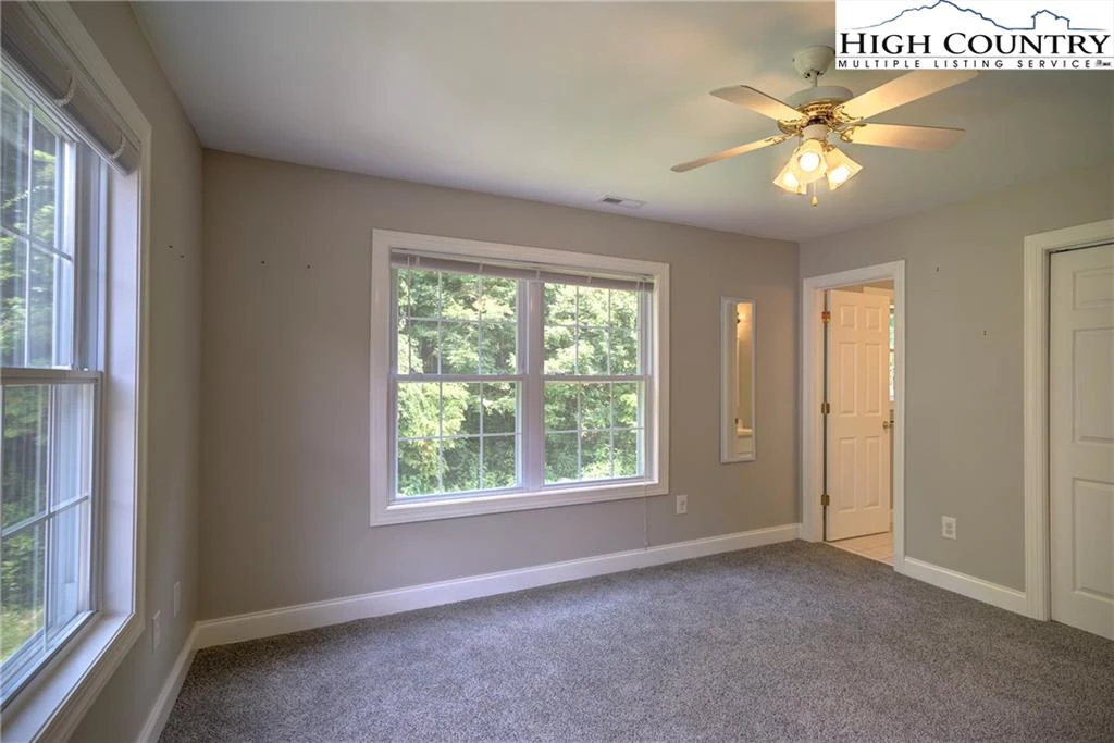 Image number 13 for the current listing