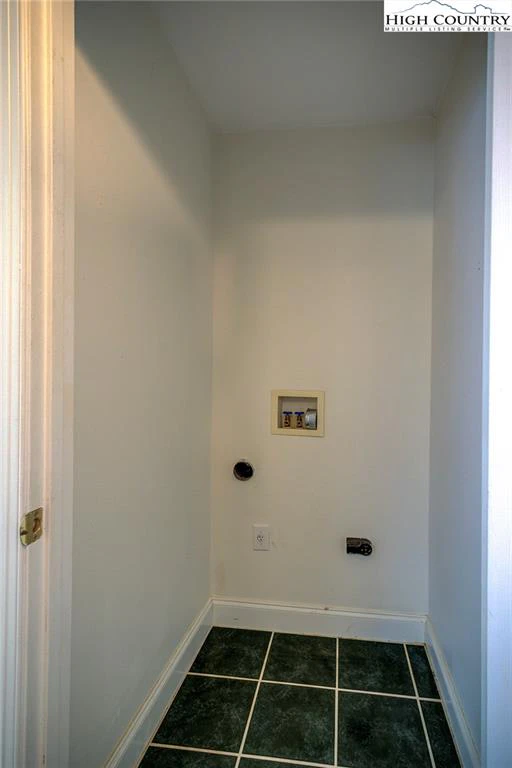 Image number 11 for the current listing