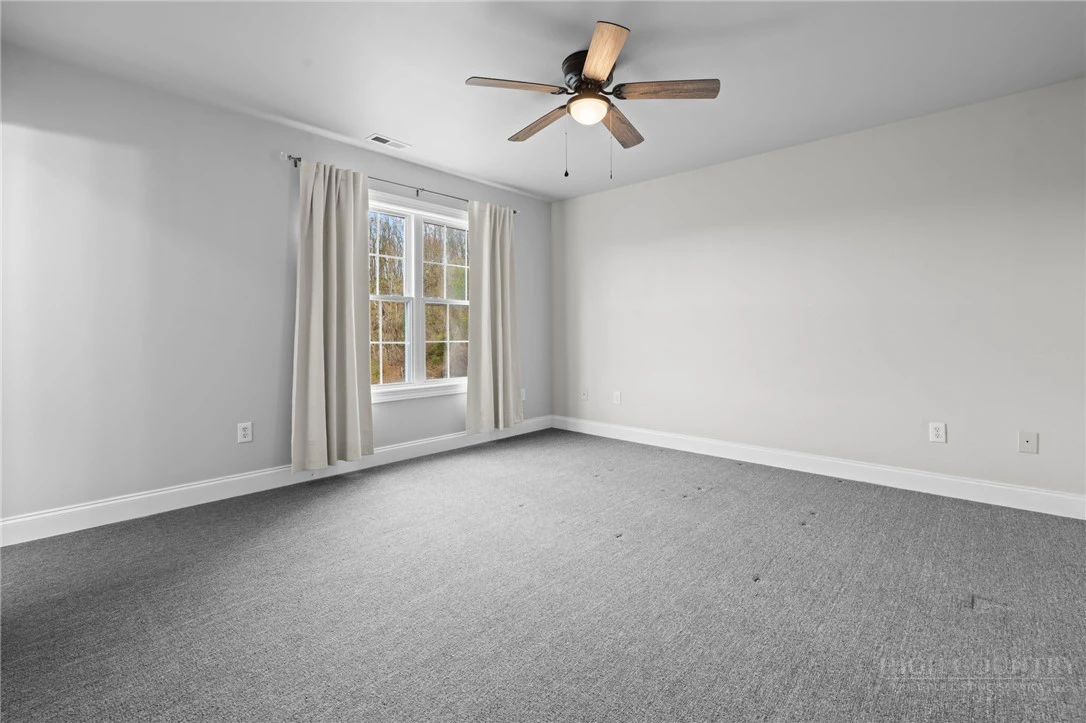 Image number 21 for the current listing
