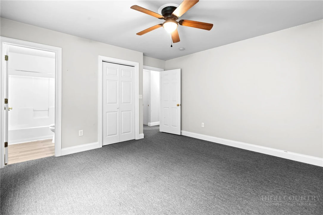 Image number 3 for the current listing