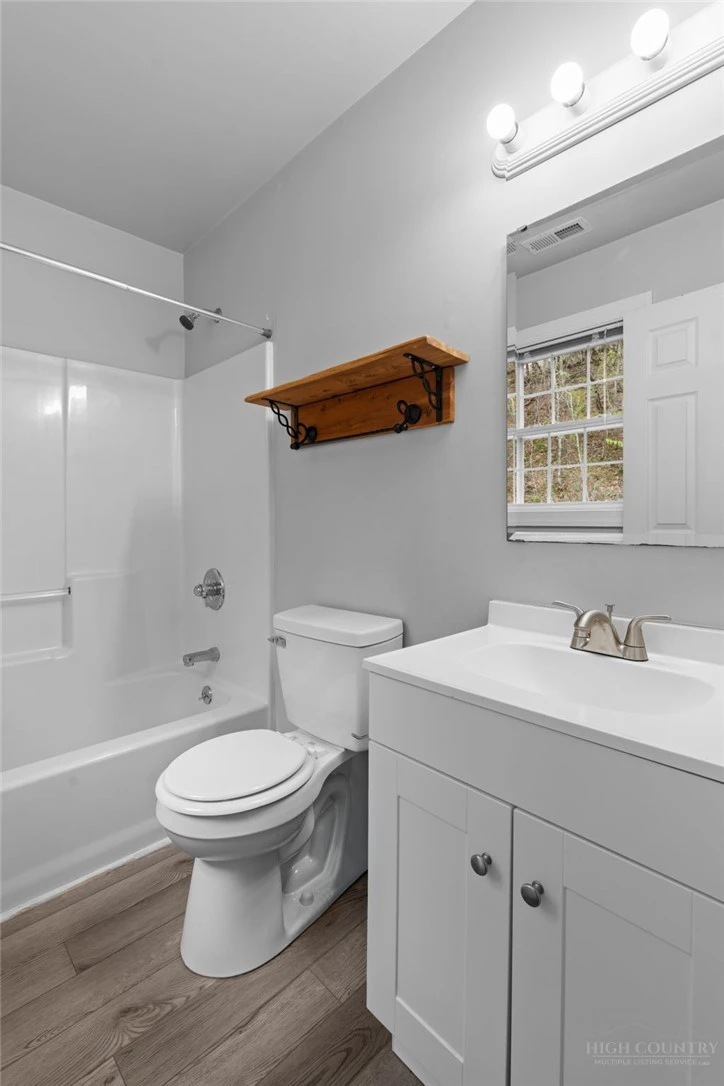 Image number 5 for the current listing