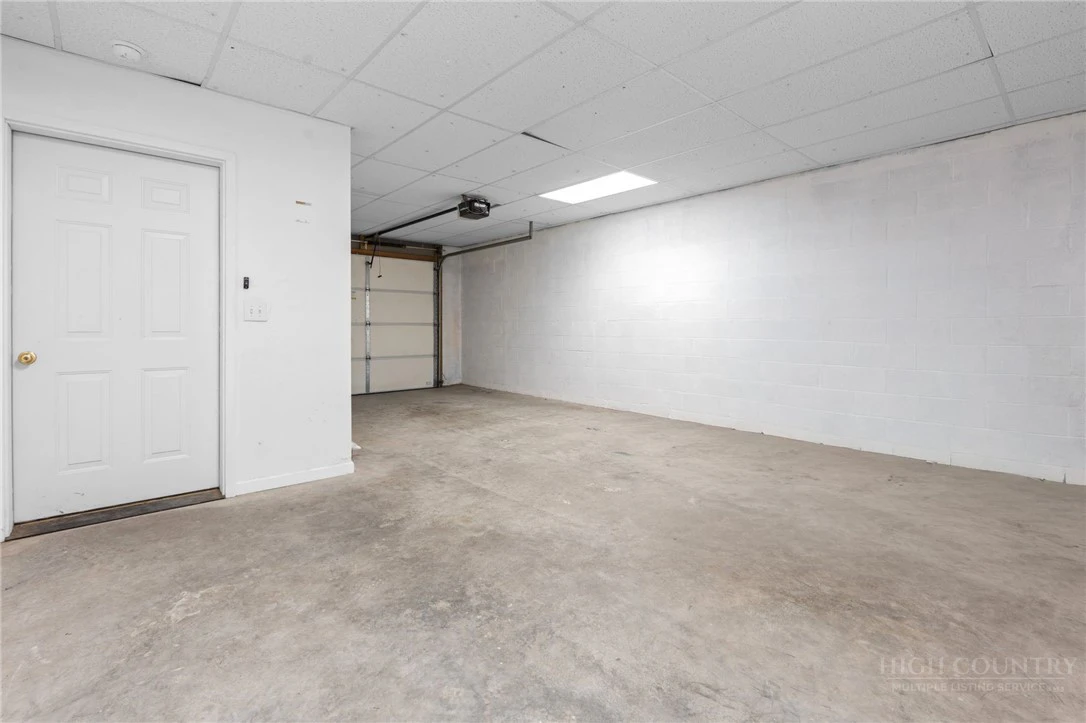 Image number 8 for the current listing