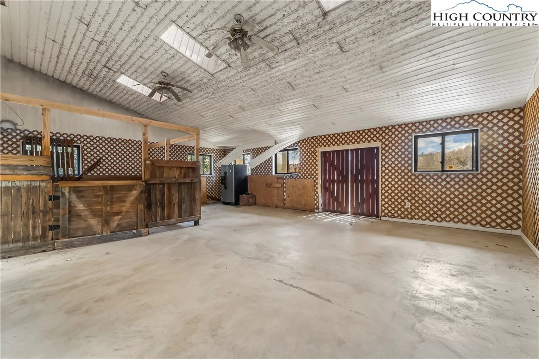 Image number 9 for the current listing