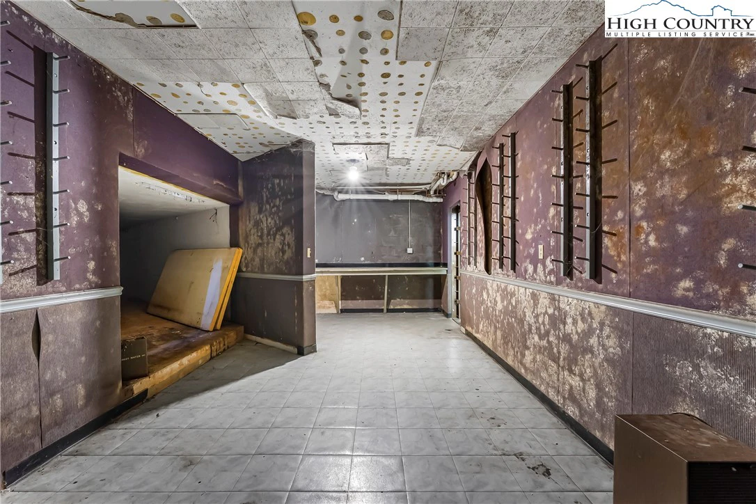 Image number 13 for the current listing