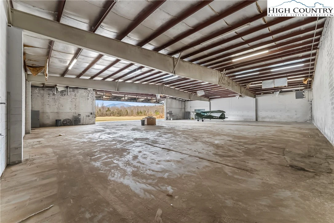 Image number 15 for the current listing