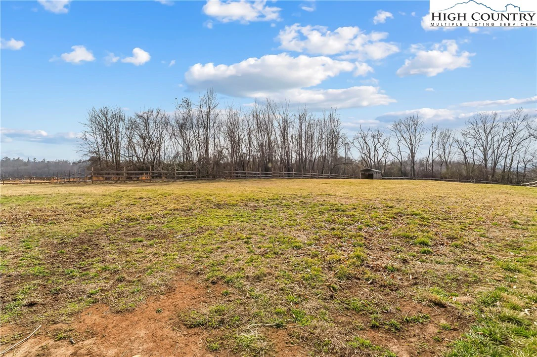 Image number 19 for the current listing