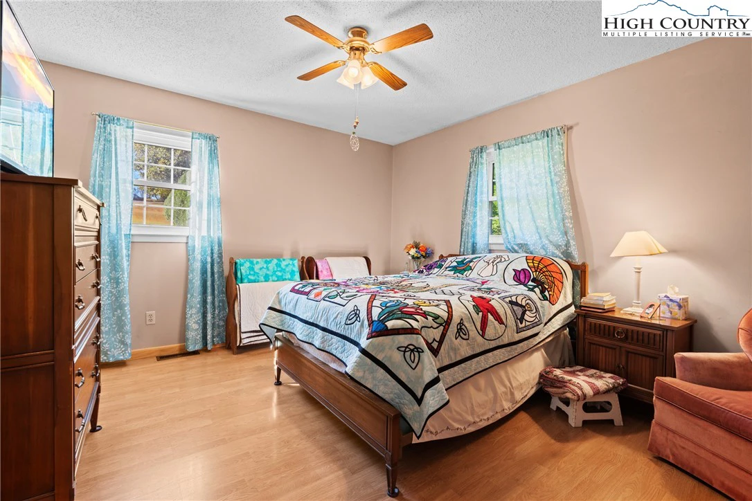 Image number 5 for the current listing