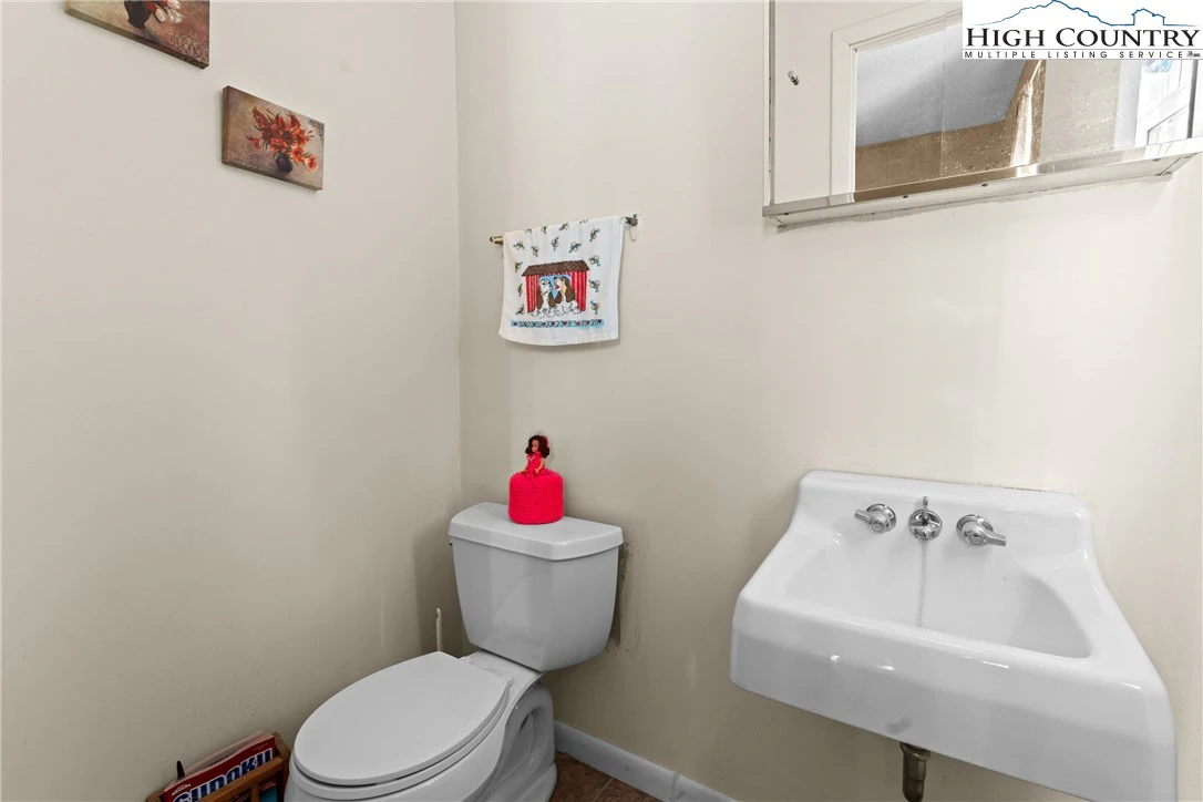 Image number 7 for the current listing