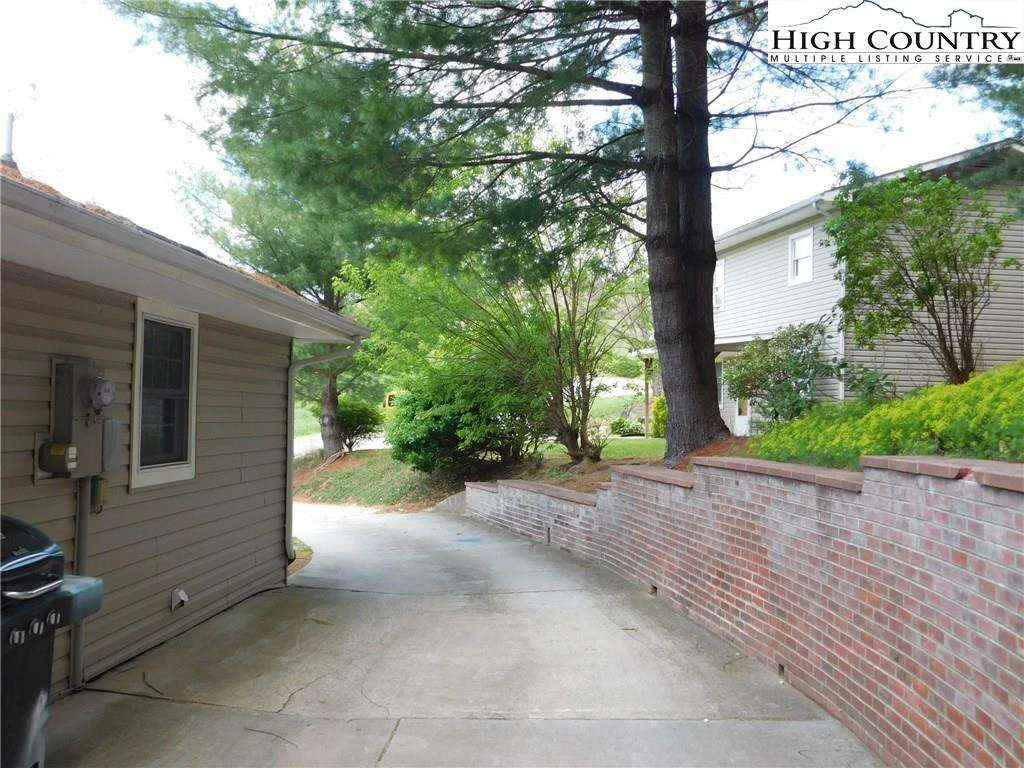 Image number 7 for the current listing