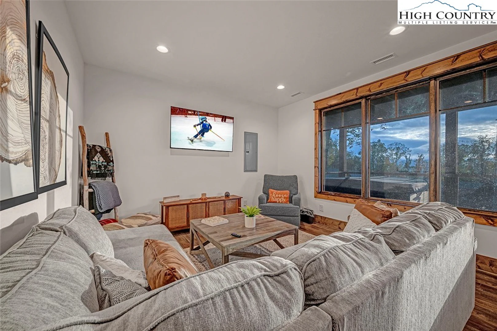 Image number 14 for the current listing