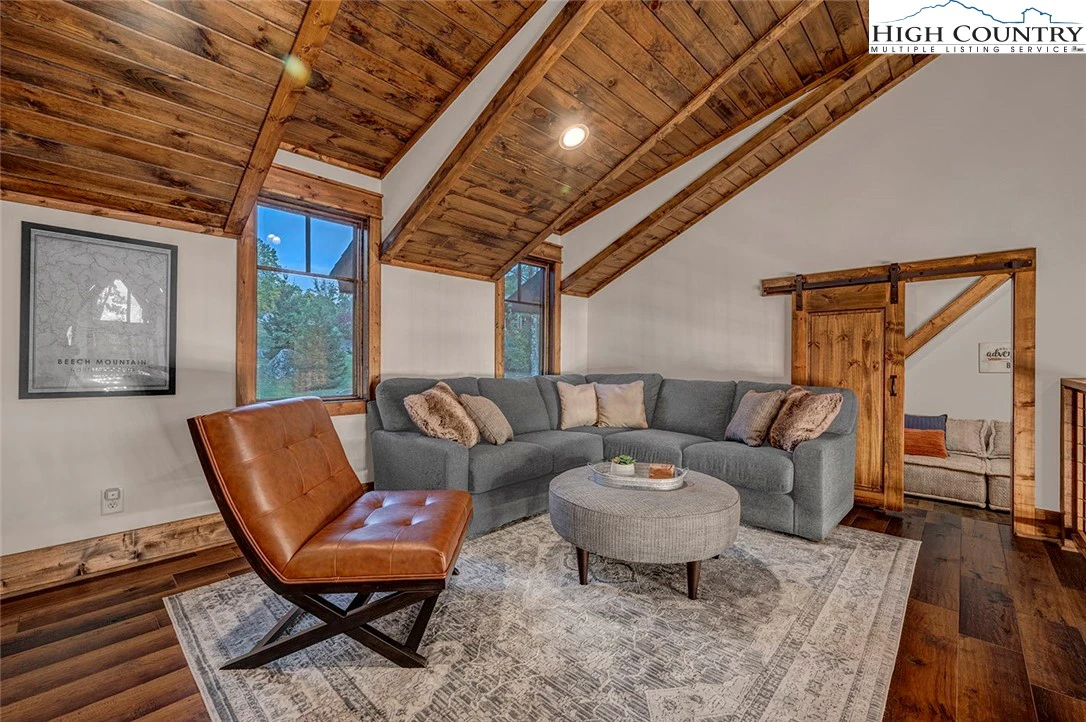 Image number 4 for the current listing