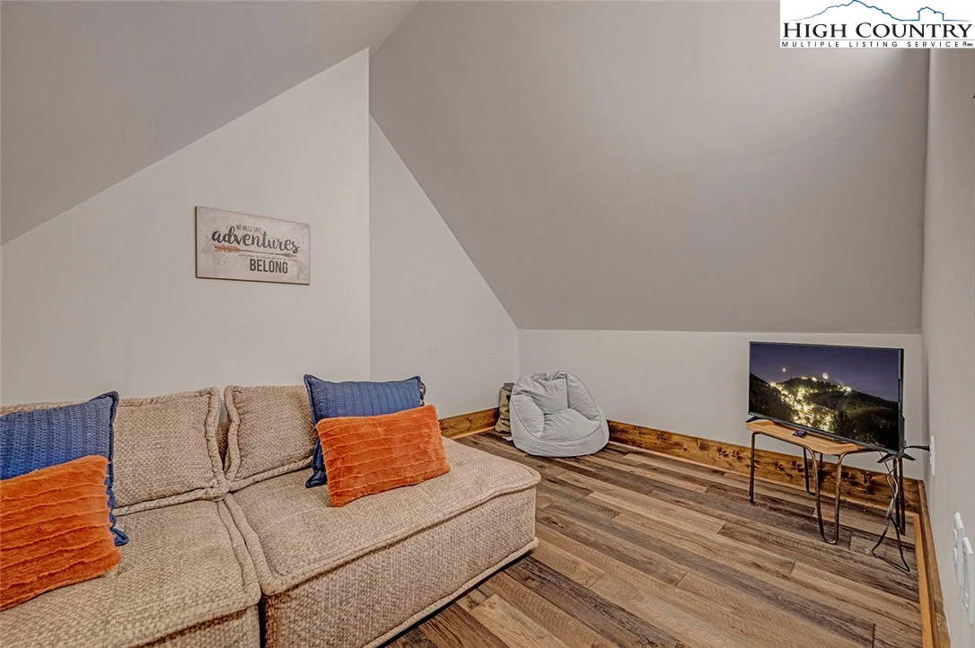 Image number 5 for the current listing