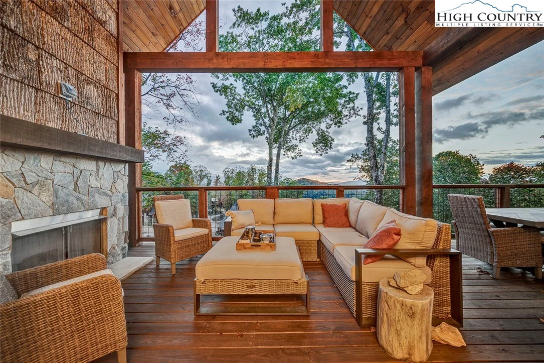 Image number 7 for the current listing