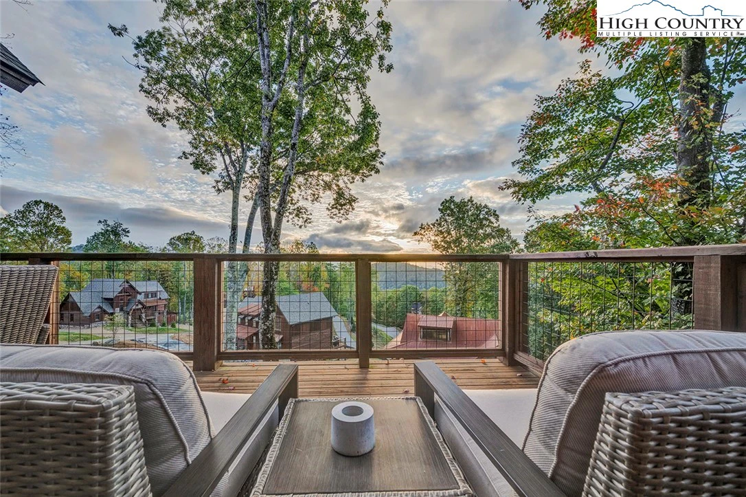 Image number 9 for the current listing