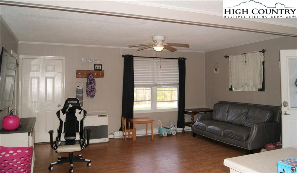 Image number 15 for the current listing