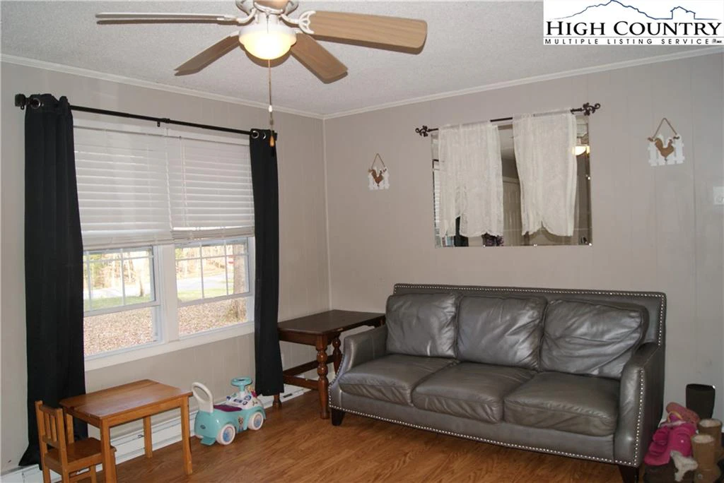 Image number 14 for the current listing