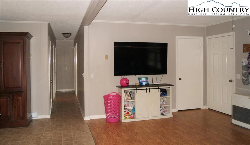 Image number 13 for the current listing