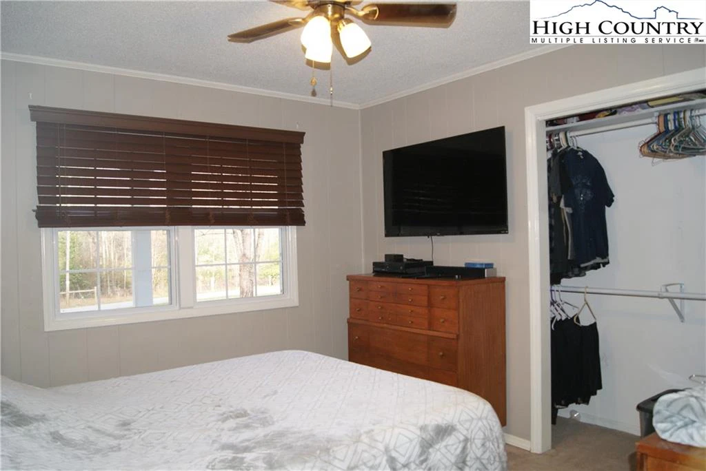 Image number 10 for the current listing