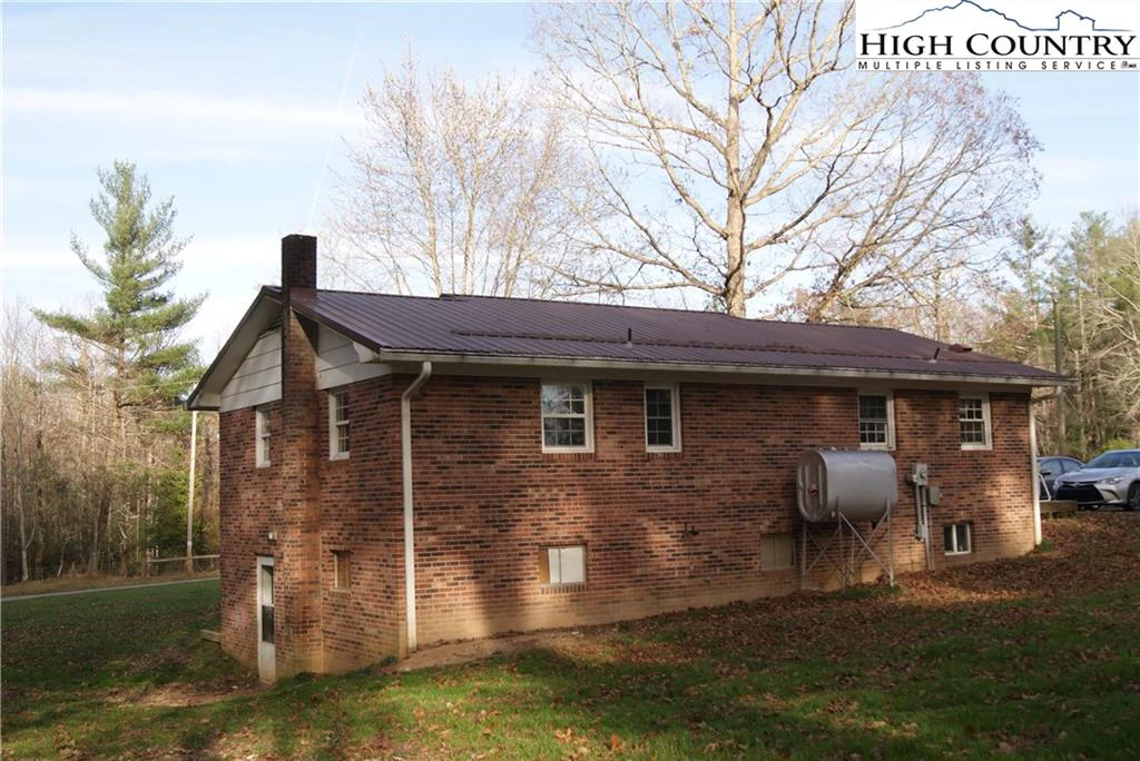 Image number 19 for the current listing