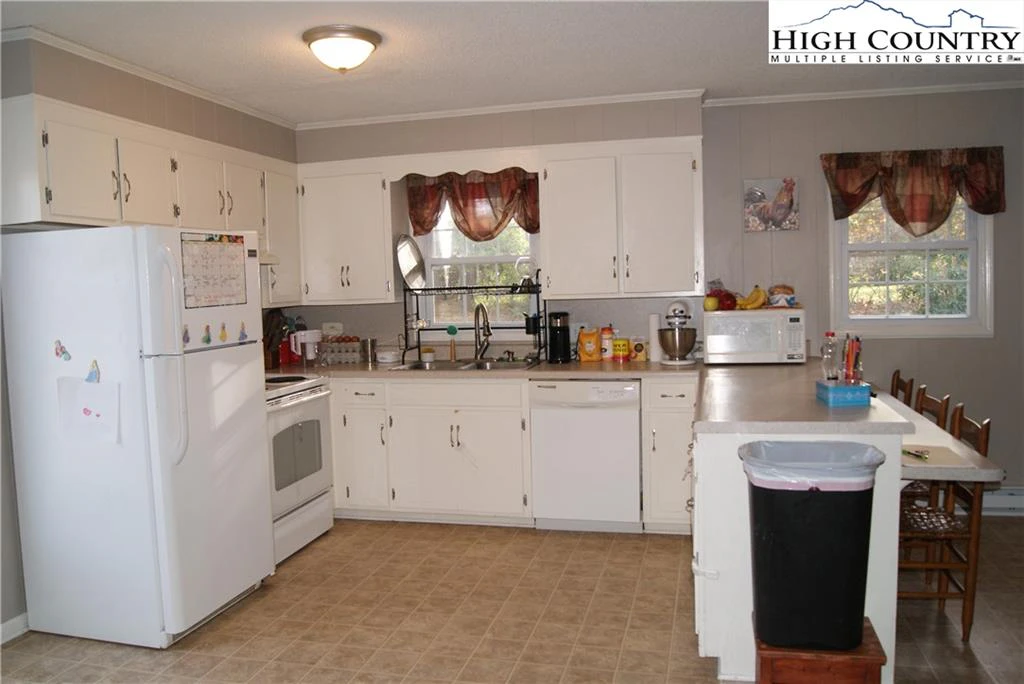 Image number 17 for the current listing