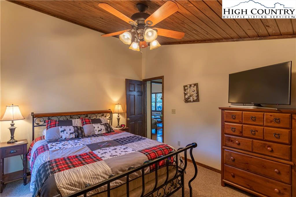 Image number 36 for the current listing
