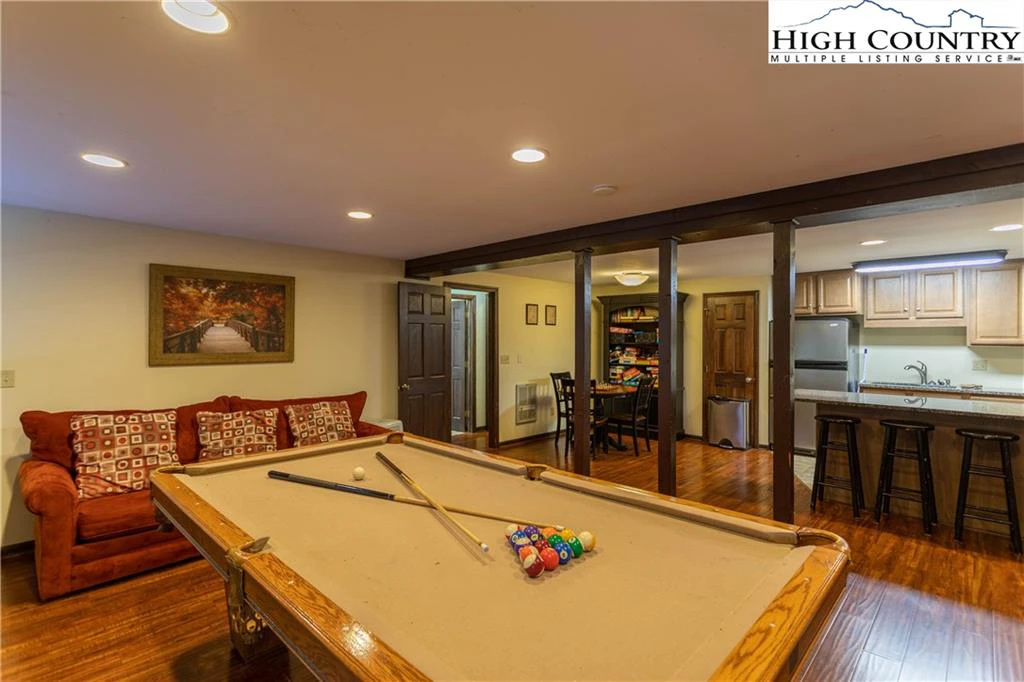 Image number 6 for the current listing