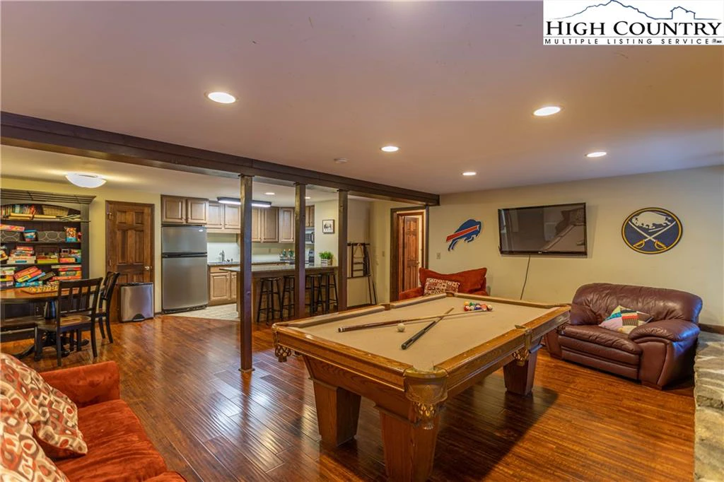 Image number 7 for the current listing