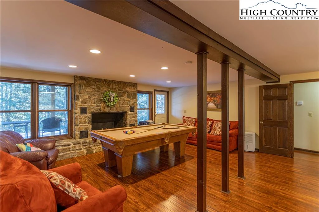 Image number 8 for the current listing