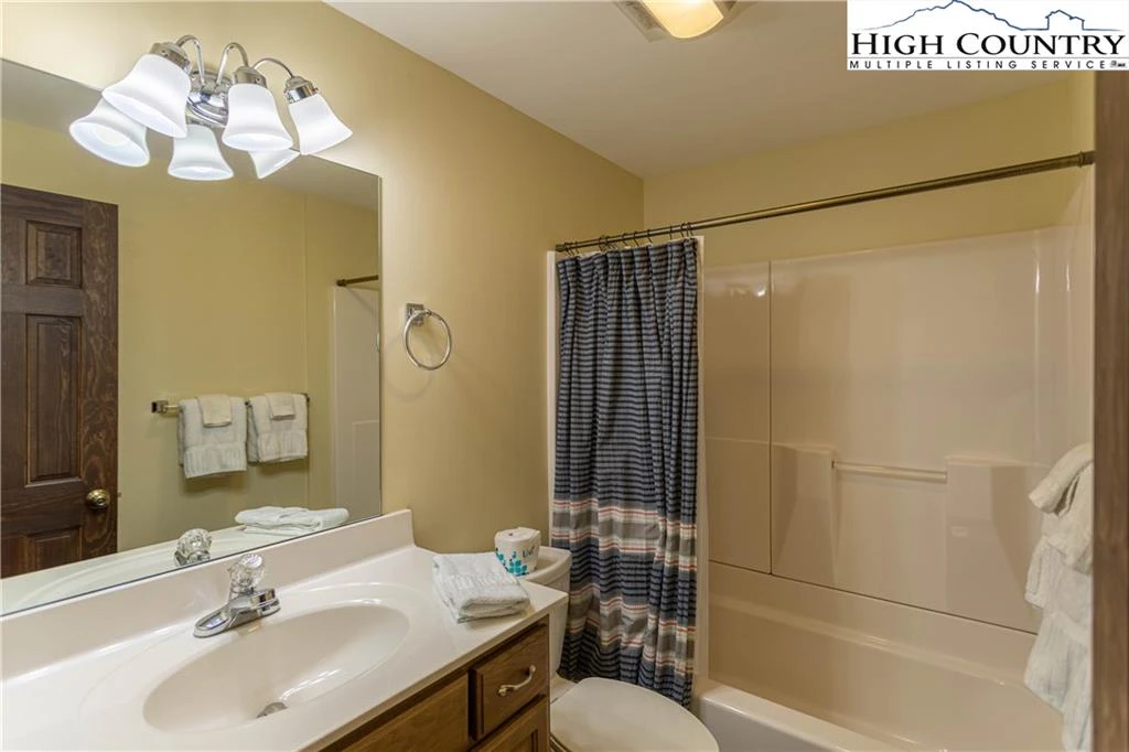 Image number 2 for the current listing