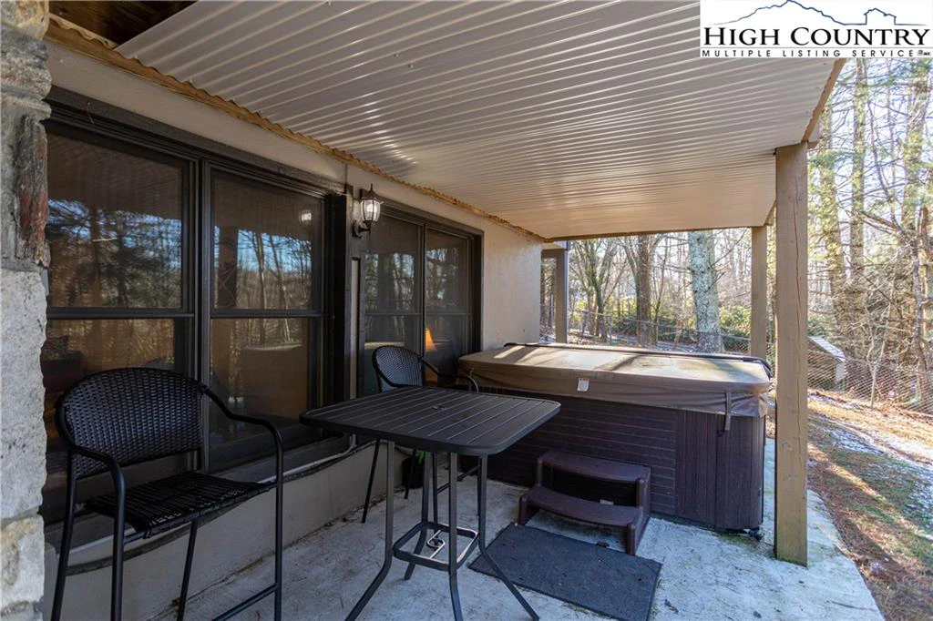 Image number 15 for the current listing