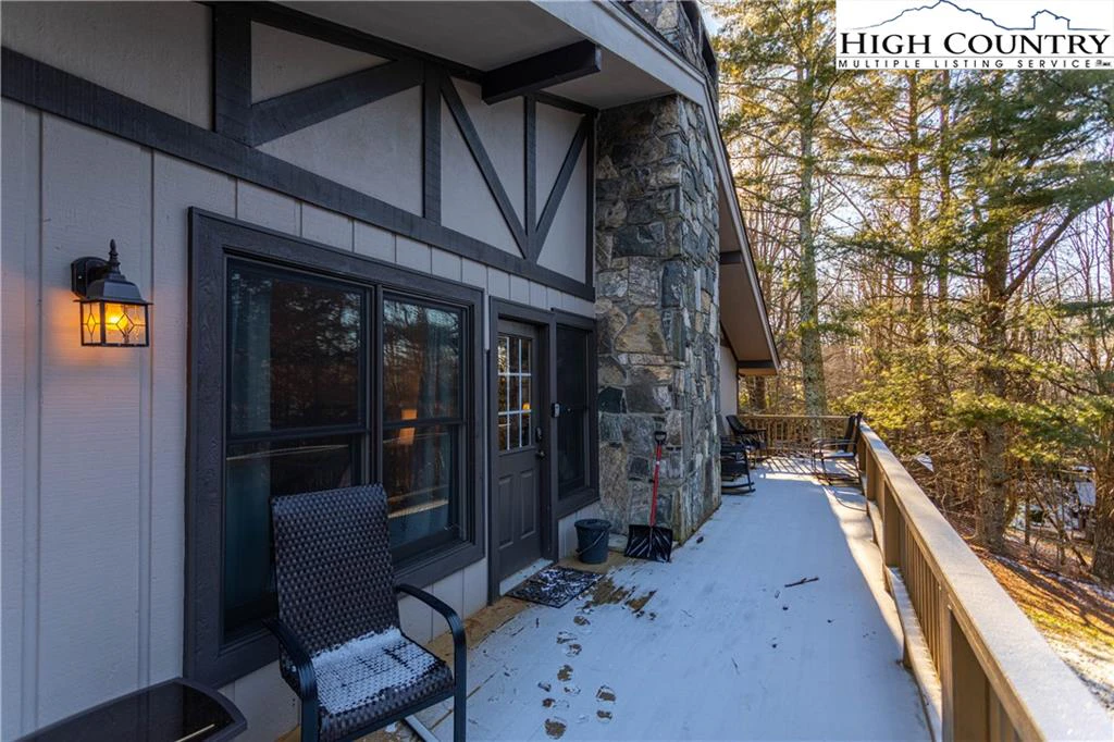 Image number 17 for the current listing