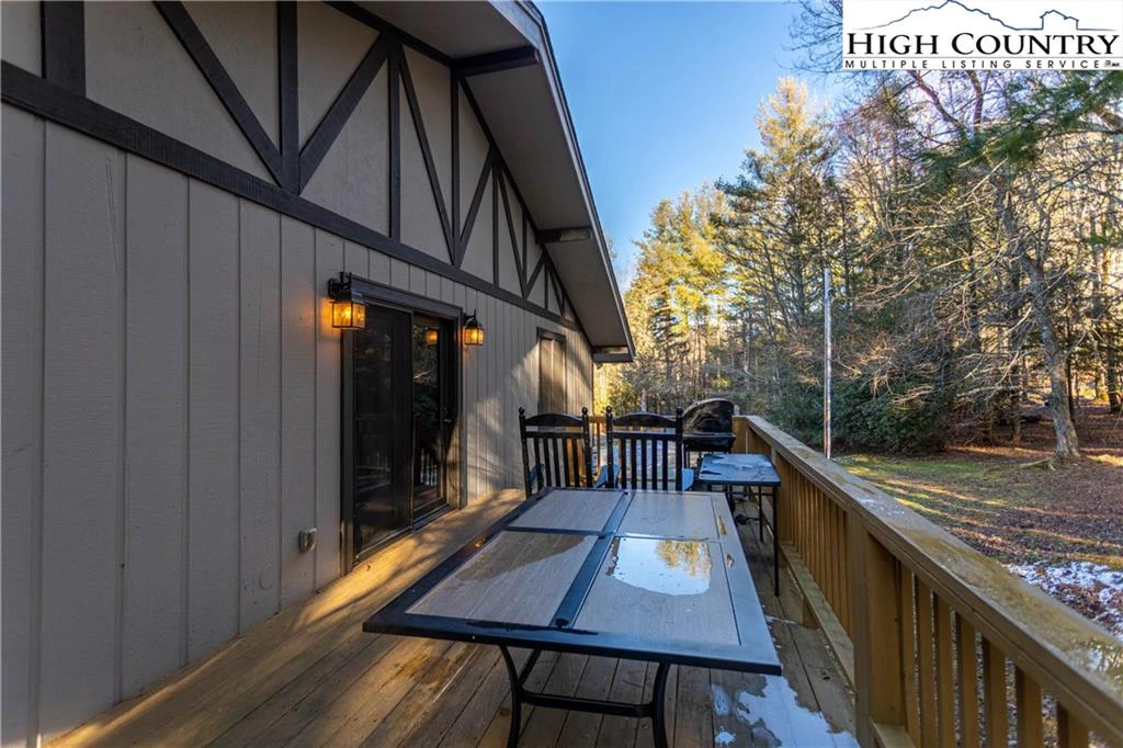 Image number 19 for the current listing