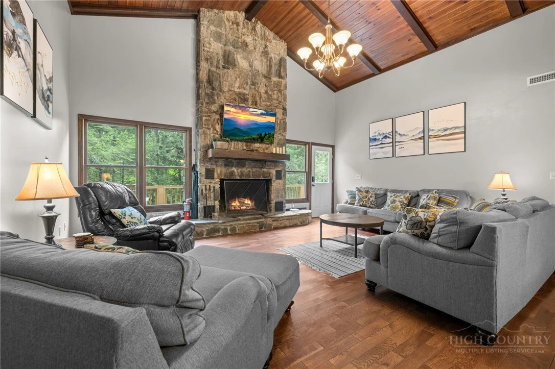 Image number 20 for the current listing