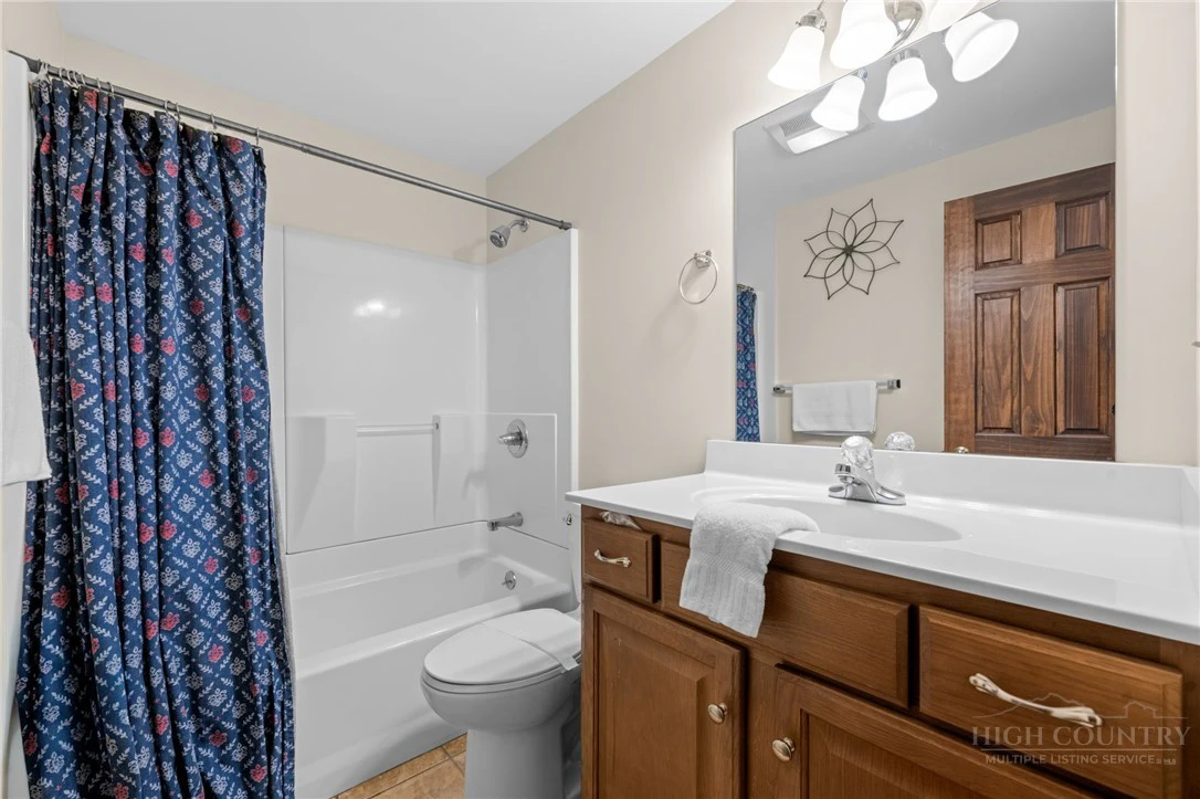 Image number 7 for the current listing